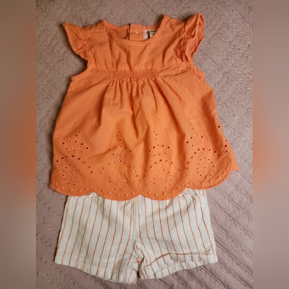 Carter's Baby Girl Outfit - 12 months - Picture 6 of 6